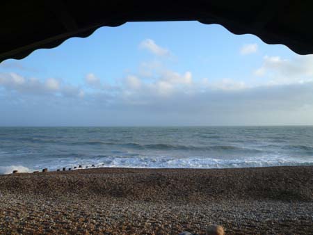 Beach hut October 2008 incoming tide